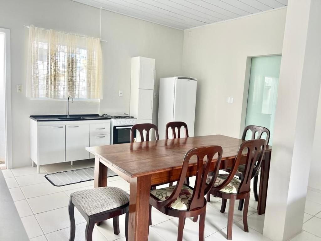 Casa Acesso A Privado A Praia! 20 M. Do Mar. Bi09i Holiday home Governador Celso Ramos